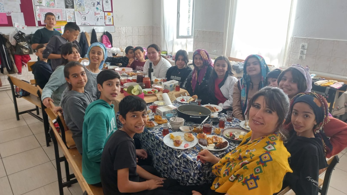 Öğrencilerimiz İle Türk Kahvaltısı Etkinliği